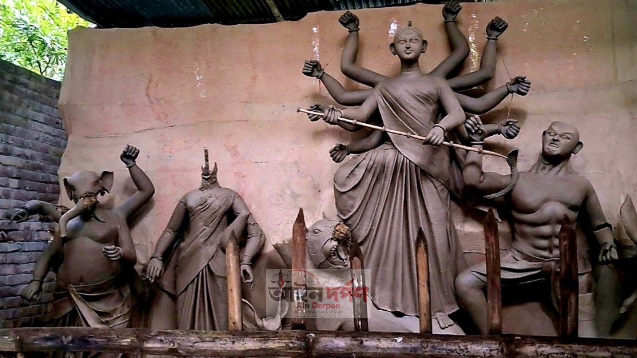 কুষ্টিয়ায় গভীর রাতে মন্দিরে ঢুকে প্রতিমা ভাঙচুর