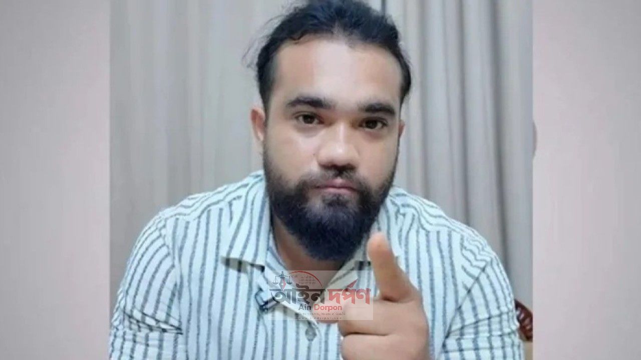 ‘আপনারা ভালো থাকেন’, দেশ ছাড়ার কথা জানালেন সেই রুমি